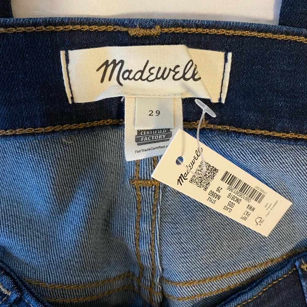 Madewell Women's Skinny Jeans in Dark Blue Wash - Picture 4 of 4